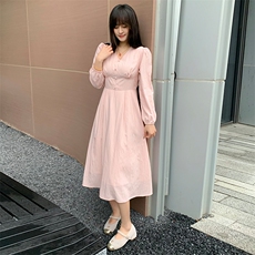 现货2024年春季新款女时尚淑女V领修身网红中长款连衣裙，女装连衣裙，煊芮熙