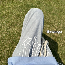 浅灰色