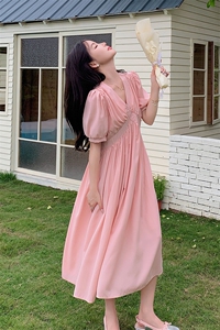 粉色甜美珠串挂脖连衣裙女2025夏季新款法式气质露肩收腰显瘦长裙图片