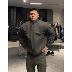 灰色