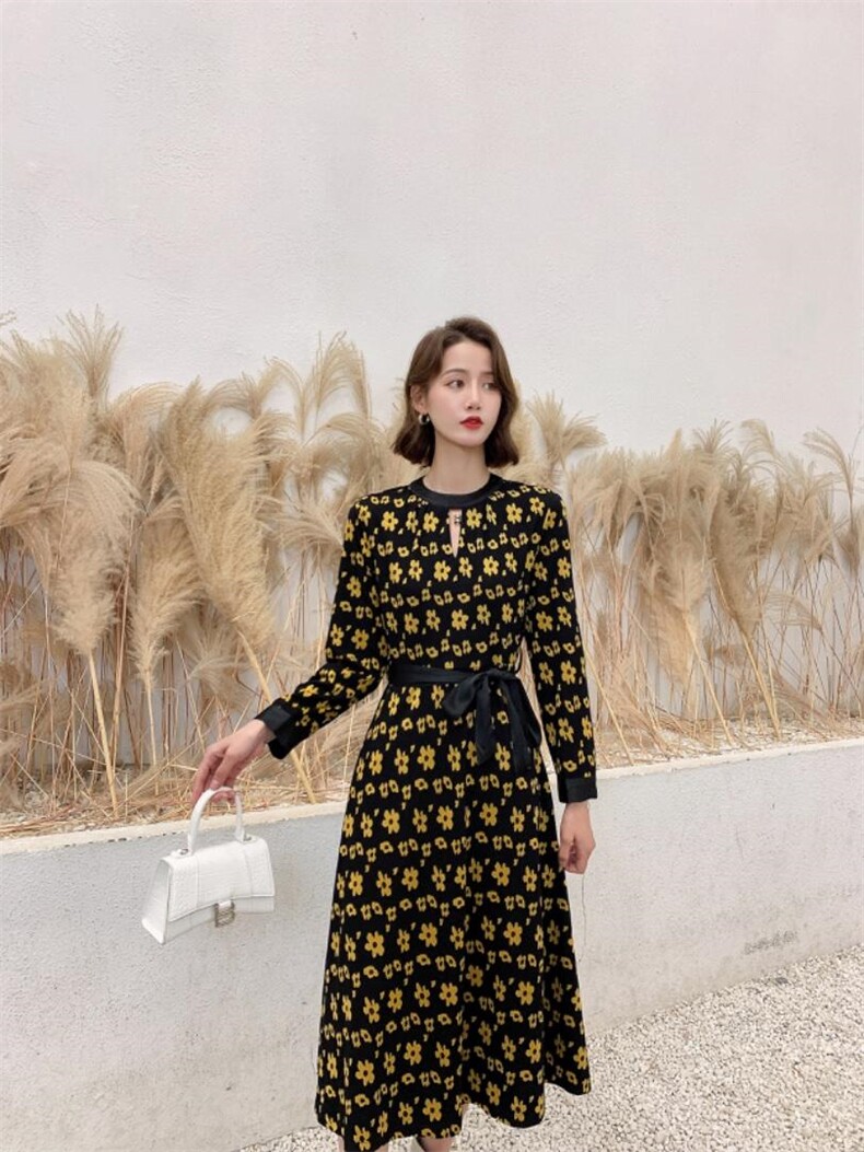 针织印花弹力修身连衣裙，女装连衣裙，荷塘月色