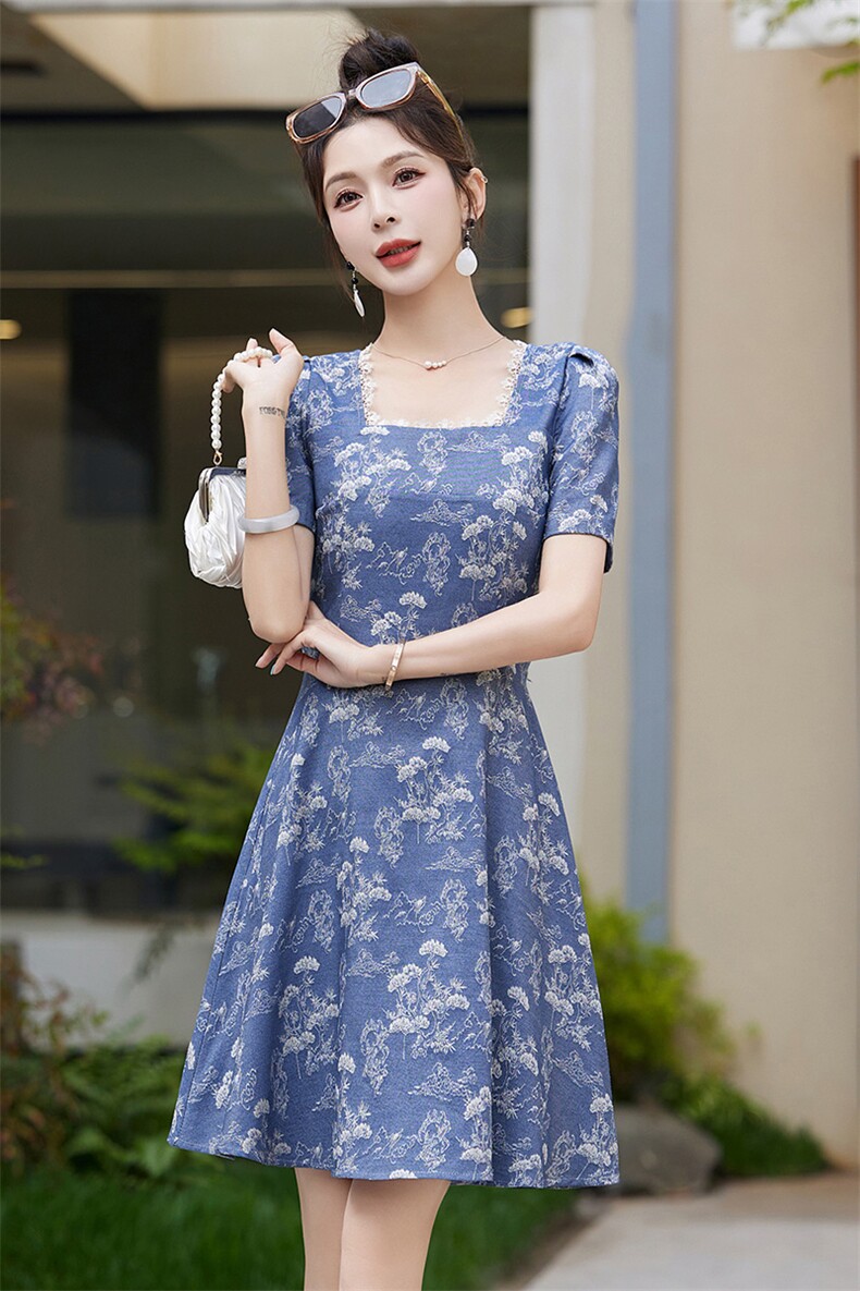 法式方领牛仔连衣裙女2024新款夏季薄款小个子高级感气质收腰显瘦,女装连衣裙,布芭啦
