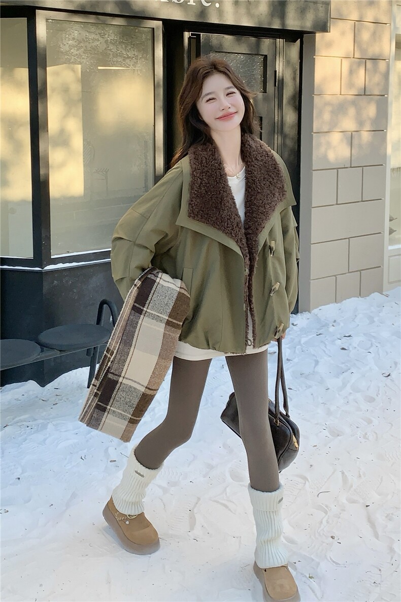 军绿色复古工装羽绒服女冬季2025新款白鸭绒内胆羊羔毛拼接派克服,女装羽绒服,2C159