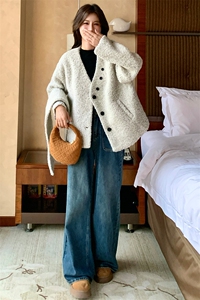 韩系浅灰色配围巾v领毛呢外套女秋冬2025新款设计减龄时髦厚大衣图片