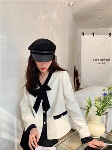 2022新款春装蝴蝶结小香外套图片