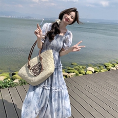 蓝色碎花法式连衣裙女2025夏季新款方领温柔设计感度假风小众裙子，女装连衣裙，2C053