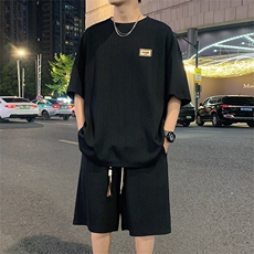 黑色