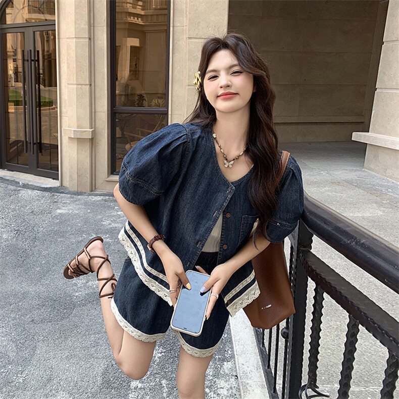 蓝色炸街休闲薄款牛仔女小个子夏新款蕾丝拼接上衣短裤图片