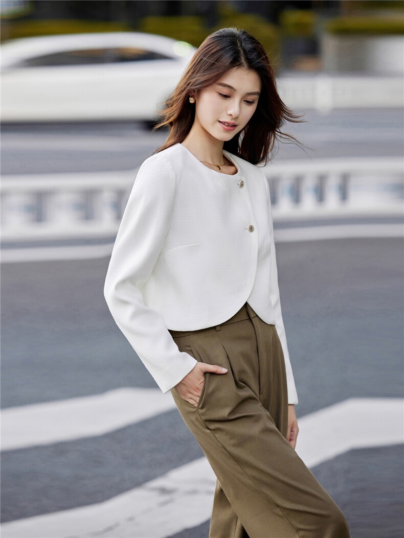 时尚气质小香风外套女春秋2025新款小个子显瘦减龄翻领短上衣，女装短外套，婵米儿