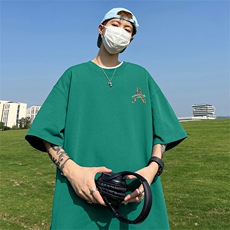 墨绿色