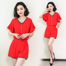 2023年夏季时尚气质V领上衣修身短裤两件套，女装套装/套裙，时尚俏佳人