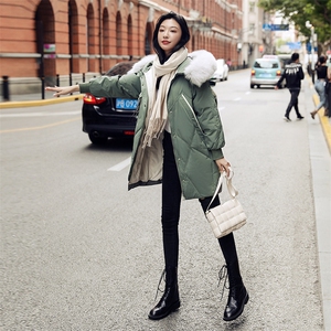 时尚保暖女款羽绒服 冬季新款狐狸毛领白鸭绒外套 显瘦长款设计图片