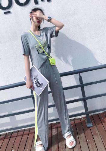 夏季新款烫钻套装，女装职业装，多来