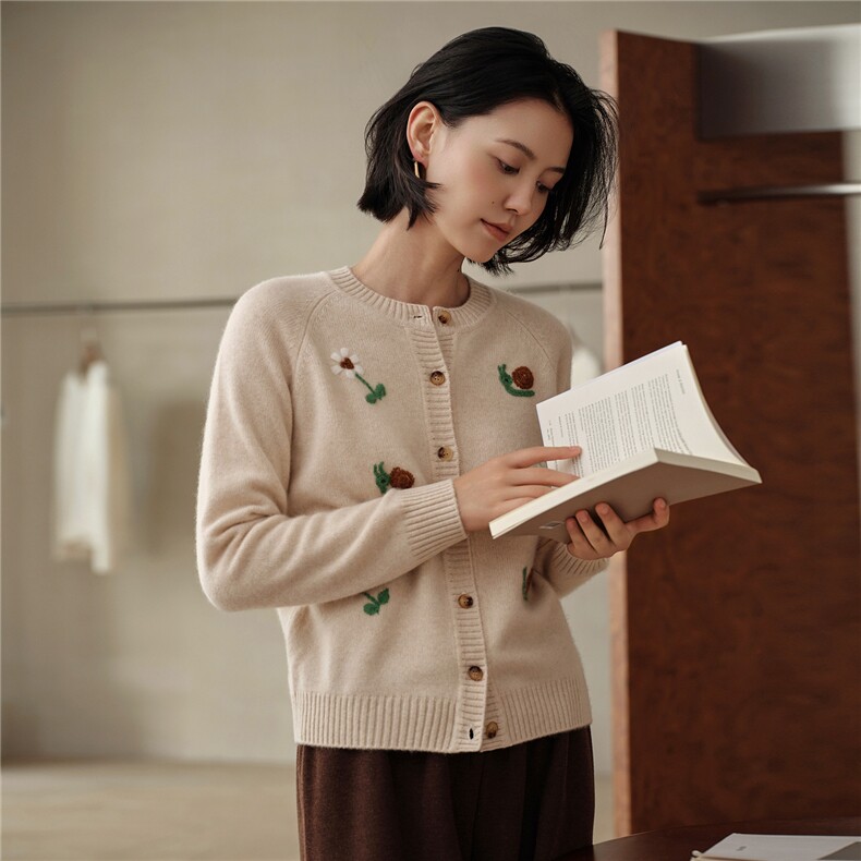 羊绒开衫女2025秋冬新款100纯羊绒外套圆领绣花开衫重磅针织外搭,女装羊绒衫,绒知纯羊绒