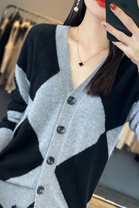 秋冬新款100%纯羊毛衫女V领菱形拼色长袖毛衣外套宽松外搭羊绒衫图片