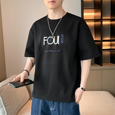 黑色