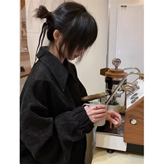 黑色