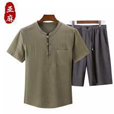 豆绿上衣+深灰短裤