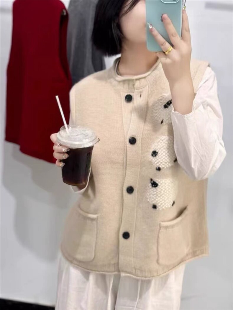 三只小羊圆领卷边羊绒衫女外穿开衫毛衣马甲针织卡通提花无袖坎肩,女装马甲,梵泰羊绒