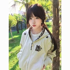 浅灰色