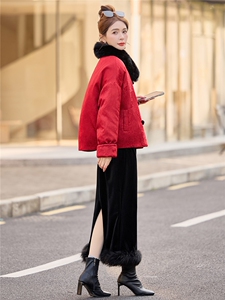 2026年冬季新款白鸭绒羽绒服高档真狐狸毛大毛领红色复古提花面料图片