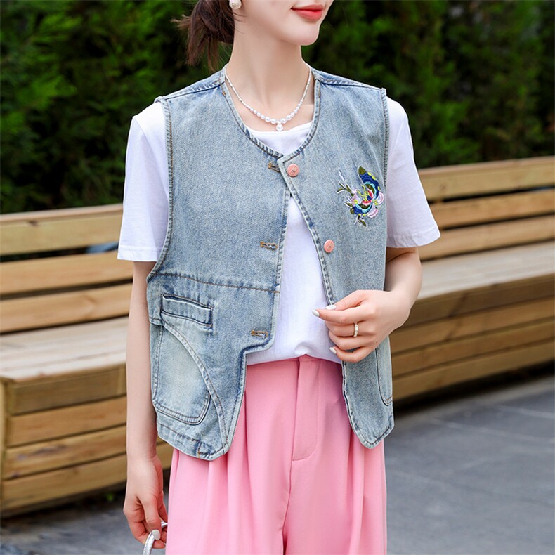 现货2024春季新款风无袖牛仔马甲新中式坎肩马甲外套女刺绣上衣，女装马甲，跑量工厂店