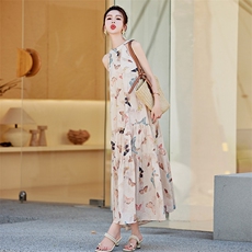 法式蝴蝶碎花无袖挂脖连衣裙女2024夏季新款宽松显瘦垂感绝美长裙，女装连衣裙，姿衣坊