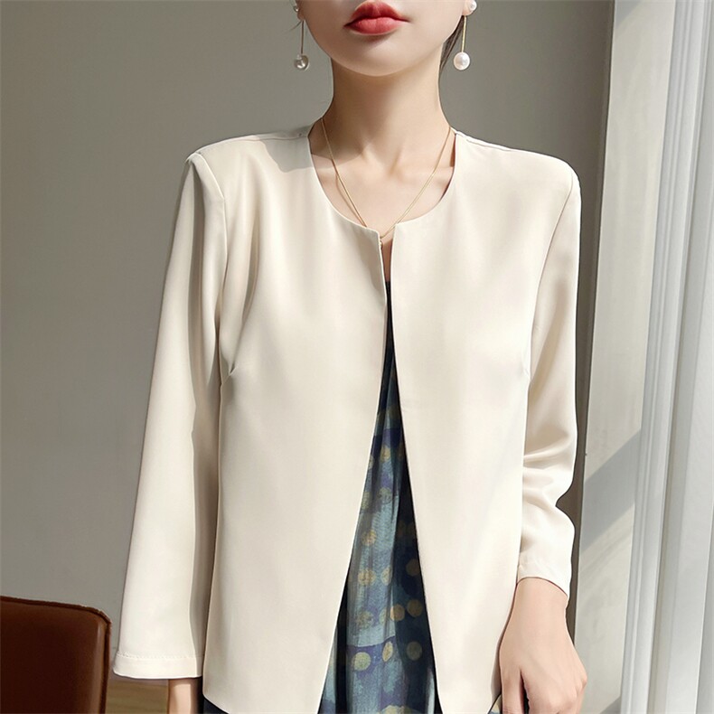 25年春夏西装外套女圆领气质小个子醋酸短款绿色休闲西服开衫上衣，女装西装，圣丽羊绒