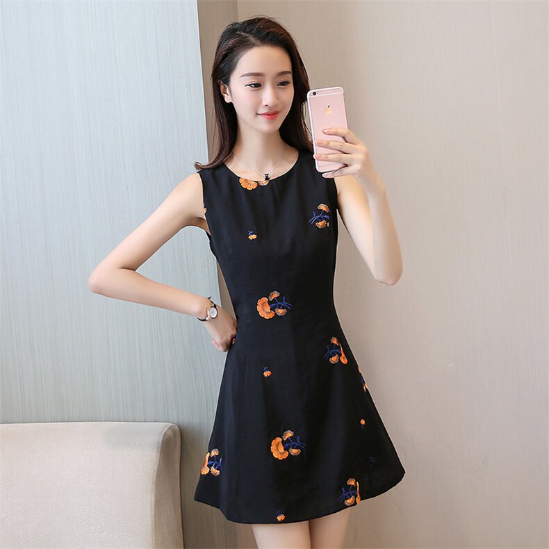2021年夏季圆领无袖绣花韩版中裙镂空纽扣百搭显瘦连衣裙，女装连衣裙，寒都衣屋