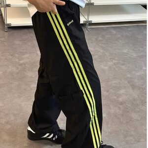DG12-P50三条杠软壳尼龙冲锋裤速干拼色宽松束脚裤-网图现货图片