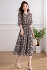 新款2026夏季时尚印花腰上有装饰收身连衣裙，女装连衣裙，伊航服饰