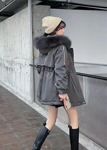 大毛领派克服图片