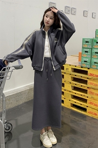 灰色休闲运动卫衣女2025春秋季新款韩系减龄显瘦半身裙图片