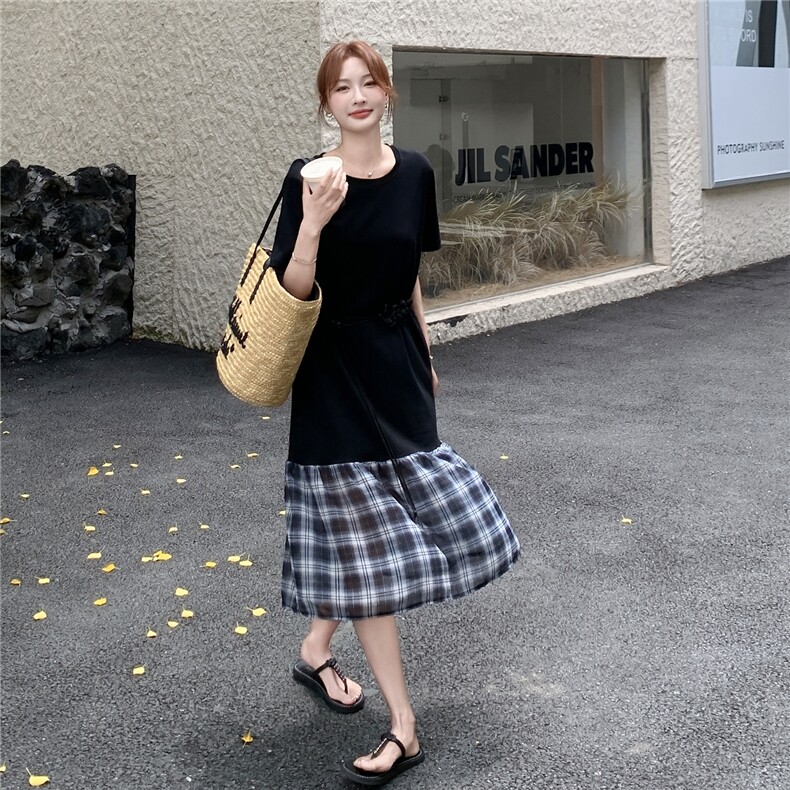 韩系简约高级感休闲黑色连衣裙女夏季设计感宽松气质格子拼接长裙,女装连衣裙,2C129