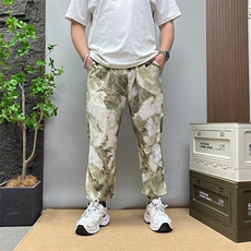 黄绿色