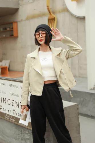 现货春季新款斜拉链两色皮衣，女装皮衣，C&B