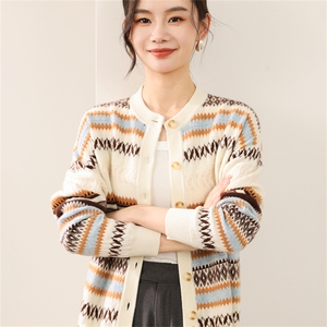 2025年秋季长袖圆领费尔岛风复古开衫休闲/淑女图片