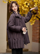 现货2024冬季新款宽松时尚拼接可脱卸帽中长款羽绒服，女装羽绒服，深水步