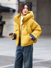 白鸭绒姜黄色羽绒服女短外套2025冬季新款小个子宽松百搭面包服，女装羽绒服，鑫源服饰
