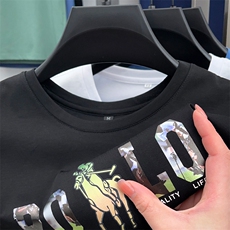 黑色
