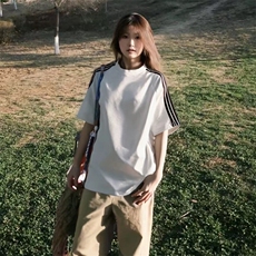 抖音得物品质二开240克宽松纯棉美式潮牌印花三条杠中性风短袖T恤，男装T恤，电商A486