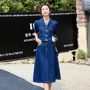 时尚洋气牛仔连衣裙套装女高级感2025新款气质女神范半身裙两件套