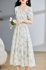 2024年夏季女装新款休闲印花褶皱松紧腰长款连衣裙，女装连衣裙，初闻兮