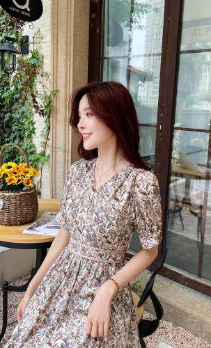 碎花气质新款连衣裙，女装连衣裙，艾涵o