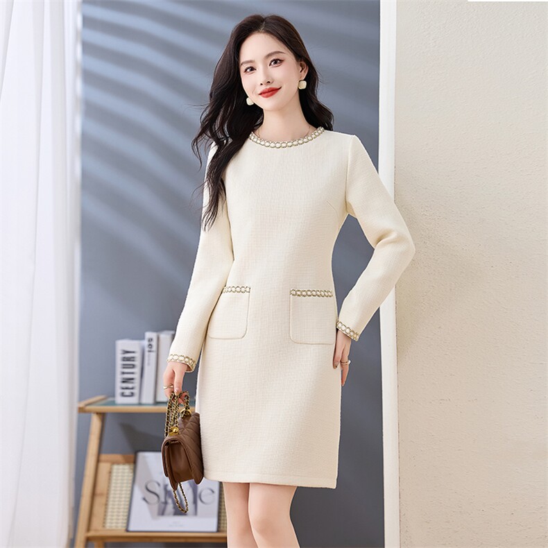 原创品牌旗舰店新款气质v领钉珠连衣裙女春秋款洋气显瘦裙子,女装连衣裙,姿衣坊