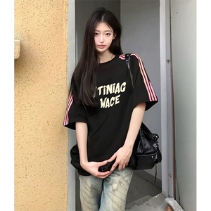 抖音得物品质二开240克宽松纯棉美式潮牌印花三条杠中性风短袖T恤图片
