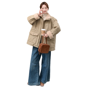 卡其色羊羔毛拼接派克羽绒服女冬季大翻领白鸭绒加厚保暖收腰外套图片