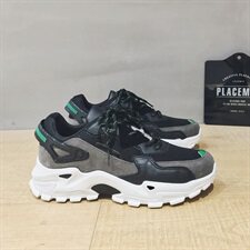 黑色