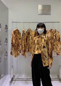 秋季设计师新品 赤色云霞晕染衬衫图片