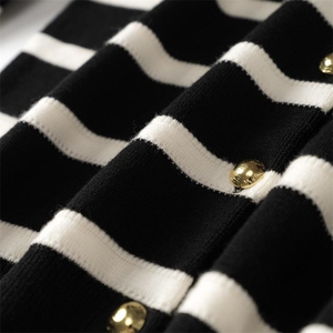 2025年秋季新款扬子纱金扣条纹针织开衫时尚休闲通勤百搭图片